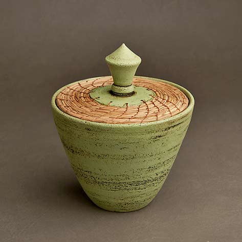 Lidded ceramic_vessel_Green-Box-by-Hannie-Goldgewicht