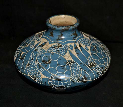 Costa Rica Pottery Vase w Etched Turtle Design Signed Mauro