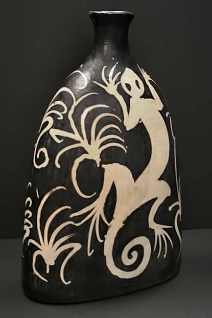 lenca-vase black and white