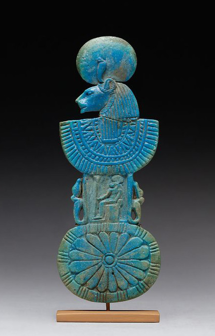 Necklace counterpoise with aegis of Sakhmet