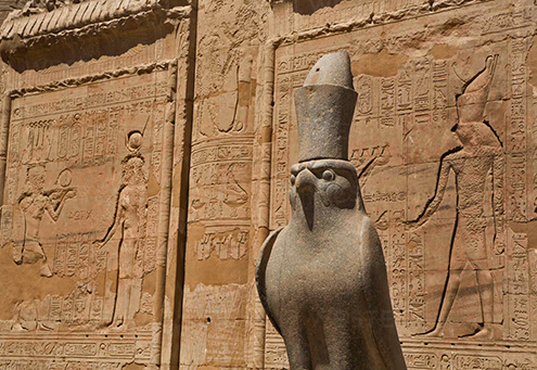 statue-of-falcon-front-of-first-pylon-temple-of-horus-edfu-egypt-north-africa-africa-RHPLF16524